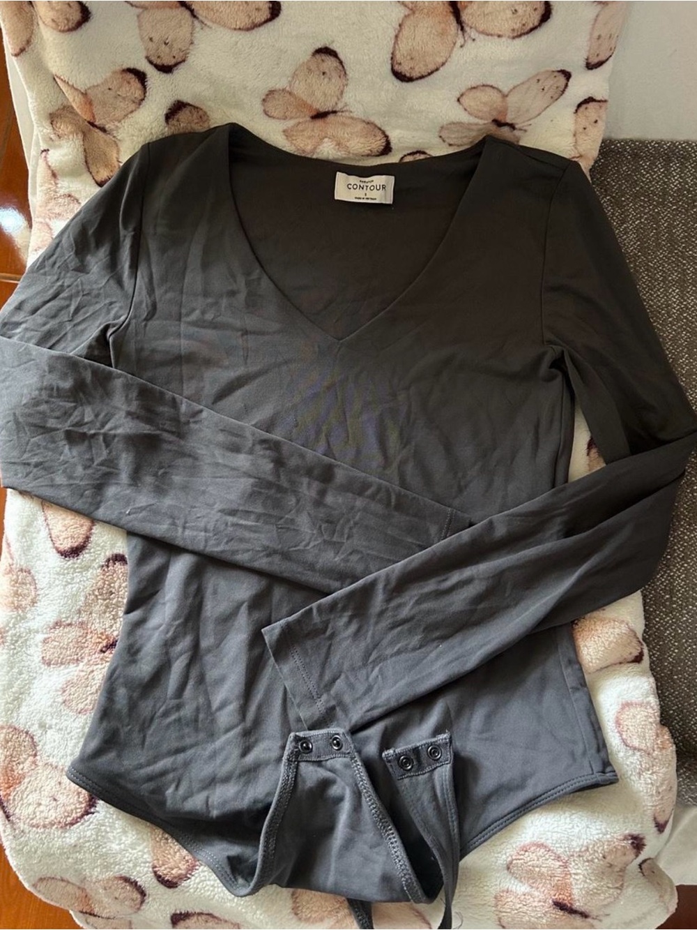 Aritzia Babaton Women's Long Sleeve V-Neck Bodysuit in Charcoal Gray